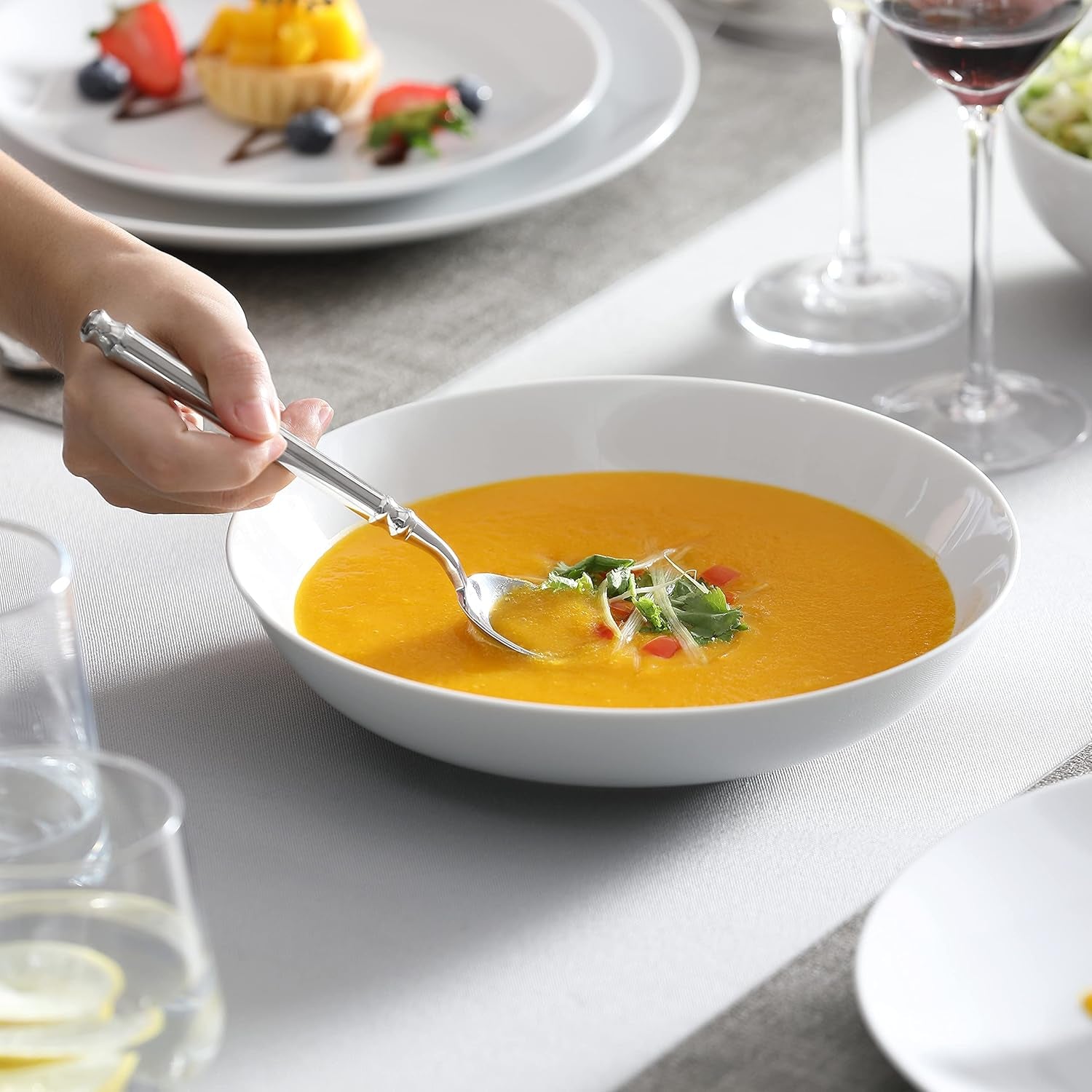 MALACASA Service de table pour 12 personnes, service de table moderne en porcelaine Amelia 48 pièces, service de table avec 12 assiettes plates, assiettes à dessert, assiettes Suma et bols à céréales, service de table moderne pour 12 personnes – Blanc