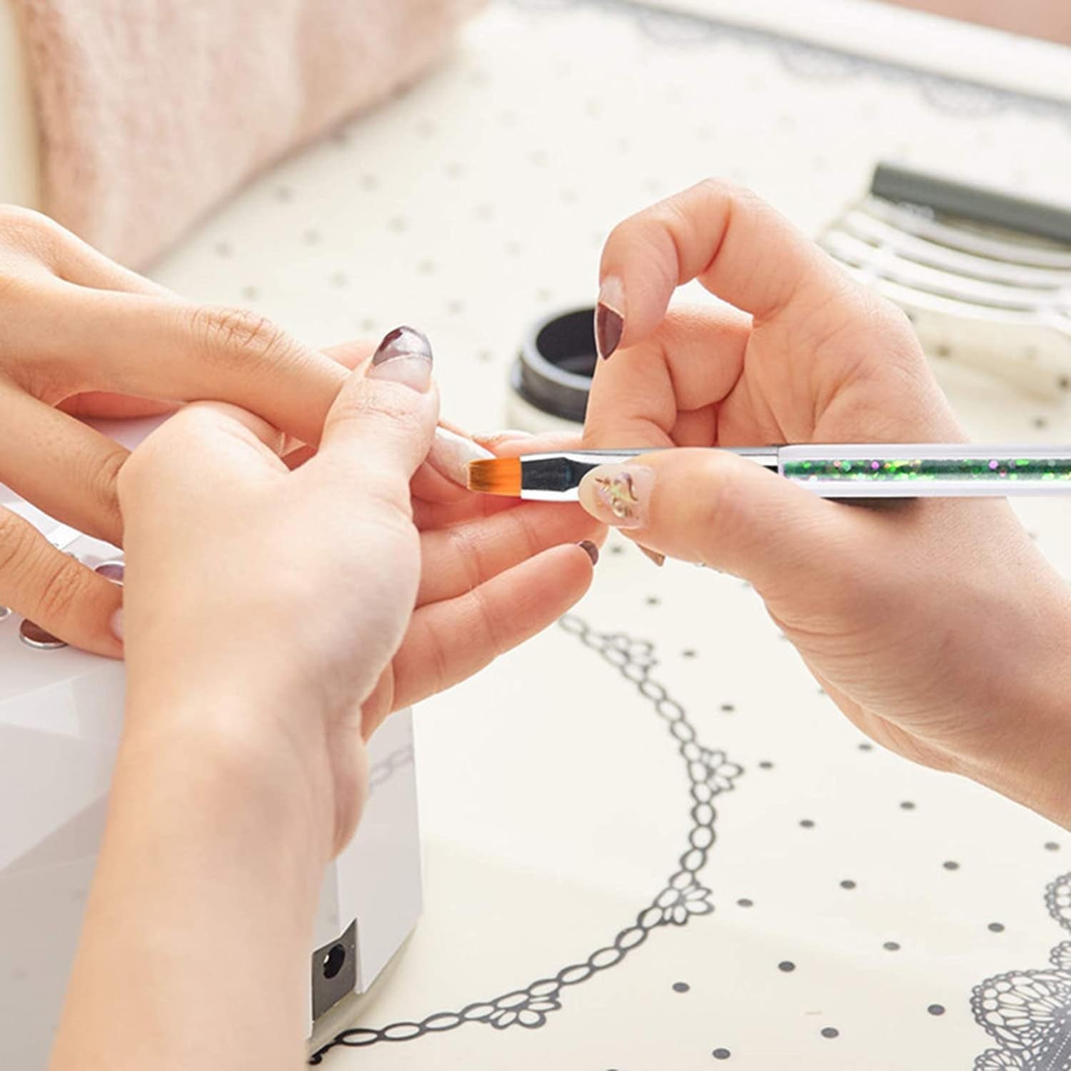 6 pcs Nagel Pinsel Set, Double Fin Nageldesign Pinsel, Acrylique Nail Art Pinsel Set Nail Art Liner Pinsel Dotting Tool pour DIY Nail Art Design (Mit 1 Schwammbürste)