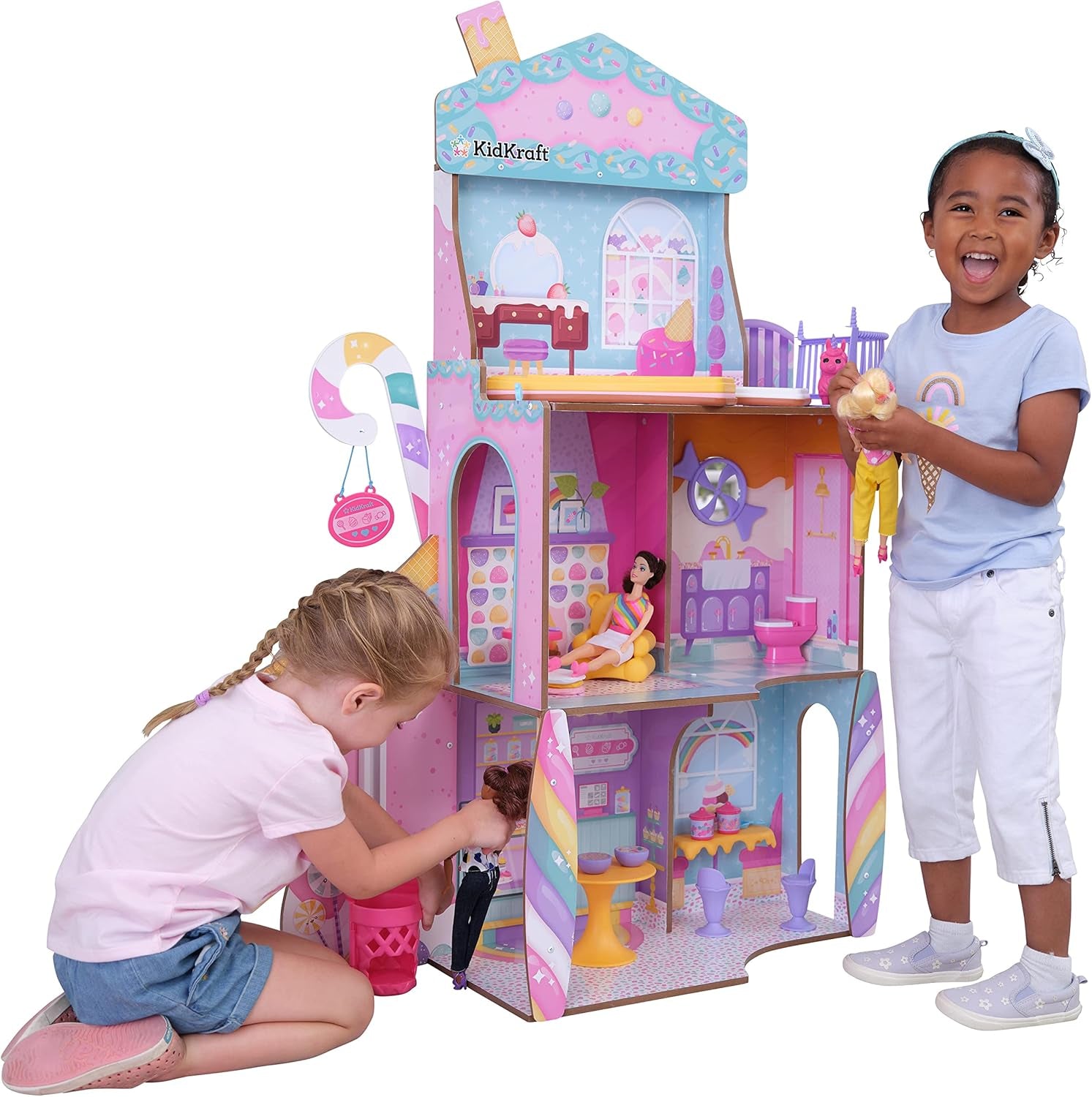 KidKraft Maison de poupée en bois Château de bonbons avec meubles et accessoires, maison de figurines de lama licorne, ascenseur de cornet de glace et chaise d'ours en gomme pour poupées, jouet pour 3 ans et plus, 20242