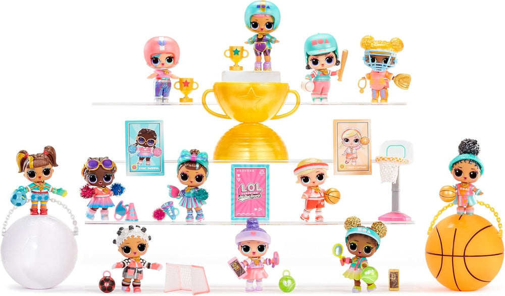 L.O.L. Surprise! All-Star Sports Vault Collection Tots - Inkl. 1 Puppe, Blindverpackung, 12 Puppen zum Sammeln, 8 Zubehörteile zum Auspacken, Ideal für Kinder ab 4 Jahren, Rosa