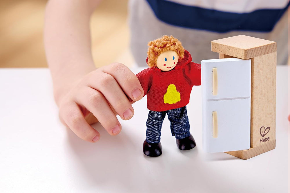 Hape Doll Family Ensemble de maison de poupée primé, accessoires uniques en bois pour maison de poupée, jeu imaginatif, 6 membres de la famille de poupées, à partir de 3 ans