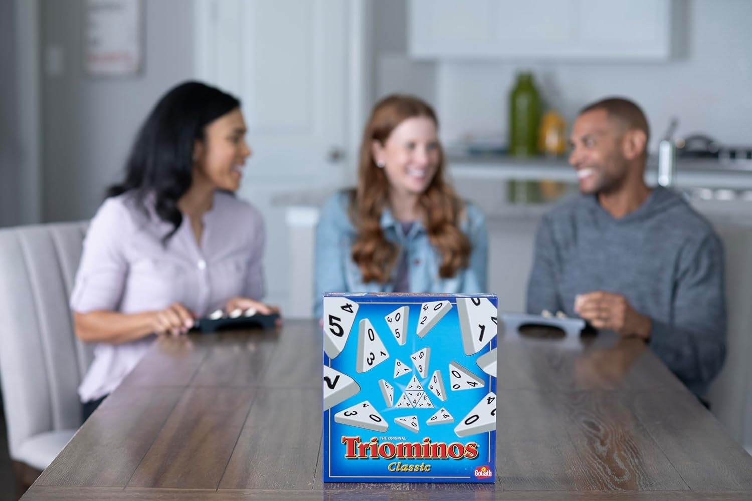 Goliat - Triominos Classic - Joc de societate popular pentru tineri și adulți de la 6 ani - Distracție în familie și joc de petrecere pentru 2-4 jucători - Cu tactici și strategii pentru copii și adulți