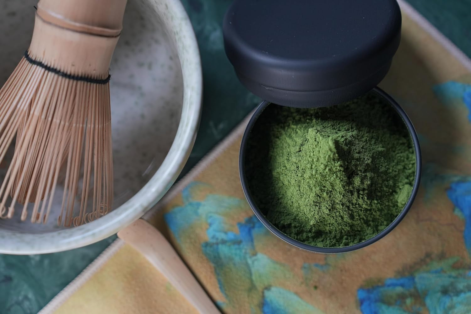 Matcha de qualité cérémonielle du Japon – Poudre de matcha 100 % naturelle, moulue à la main dès la première récolte, thé vert japonais original en boîte de 40 g – Qualité pure et traditionnelle
