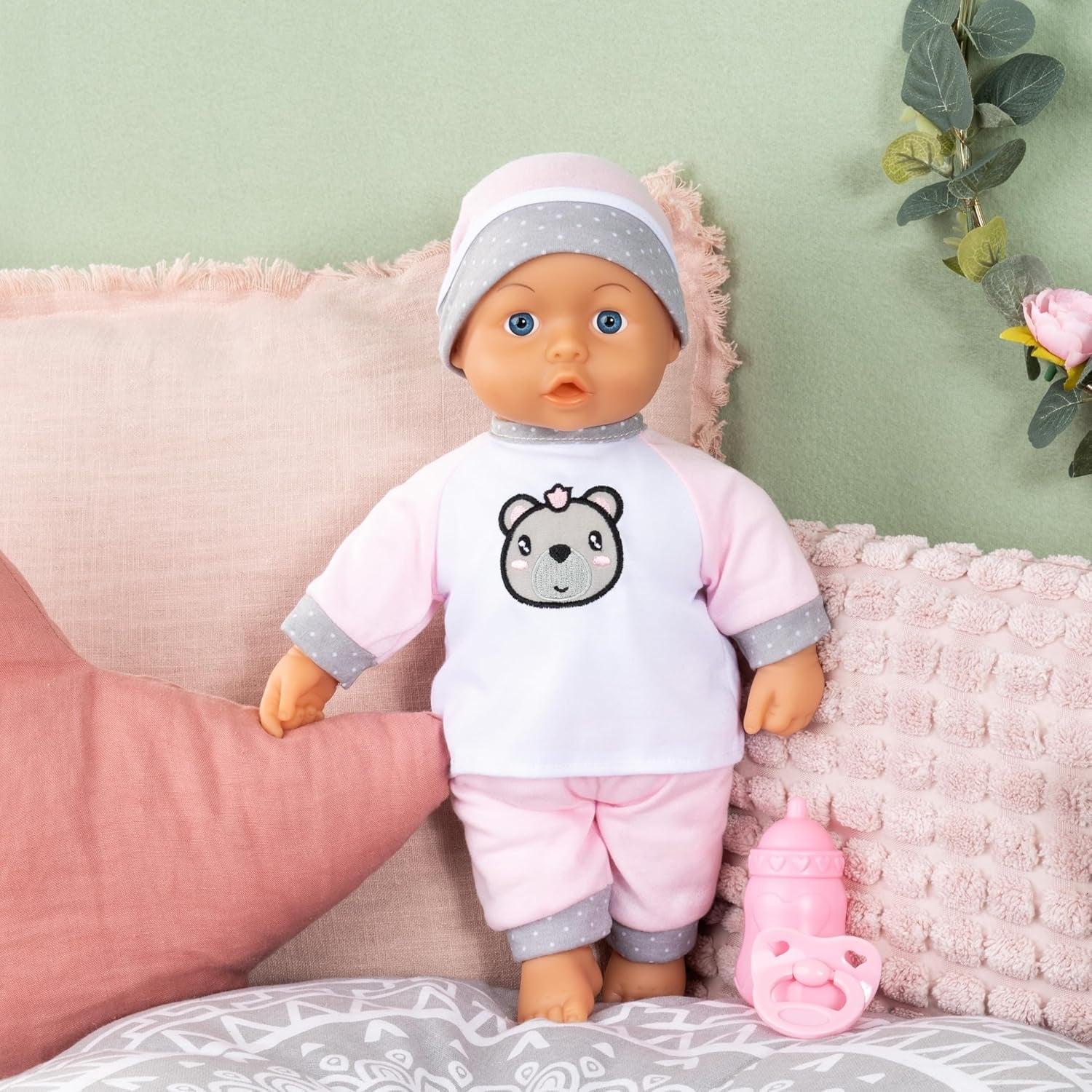 Bayer Design 93602AA Babypuppe Kiss Baby, Puppe, Kussfunktion, Geräusche, Interaktive Weichkörperpuppe, Funktionspuppe mit Schnuller und Flasche, Weiß