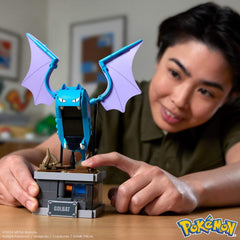 MEGA Pokémon Mini Motion-Golbat - besteht aus 313 Teilen zum Zusammenbauen, enthält versteckten Knopf, mit Flügelschlag Funktion, 13 cm groß, sehr schön zum Ausstellen, HTH72