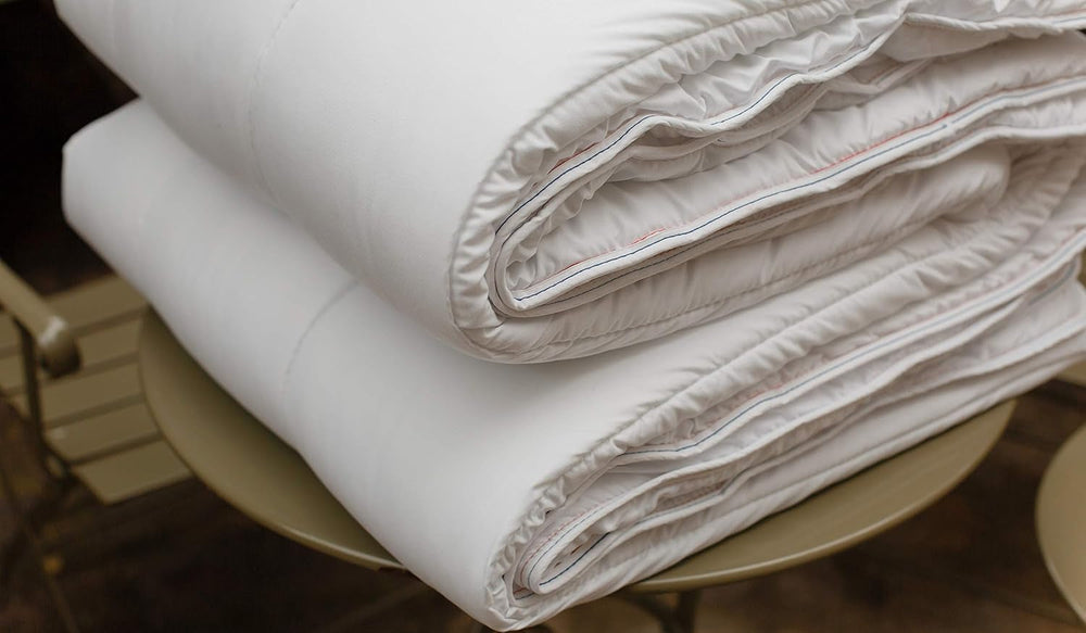 COLAS NORMAND - Couette écologique - chaude - 240 X 220 Cm - enveloppe et garnissage issus de bouteilles recyclées - douce, soyeuse et confortable - fabrication soignée Quilts et couettes Naty Shop