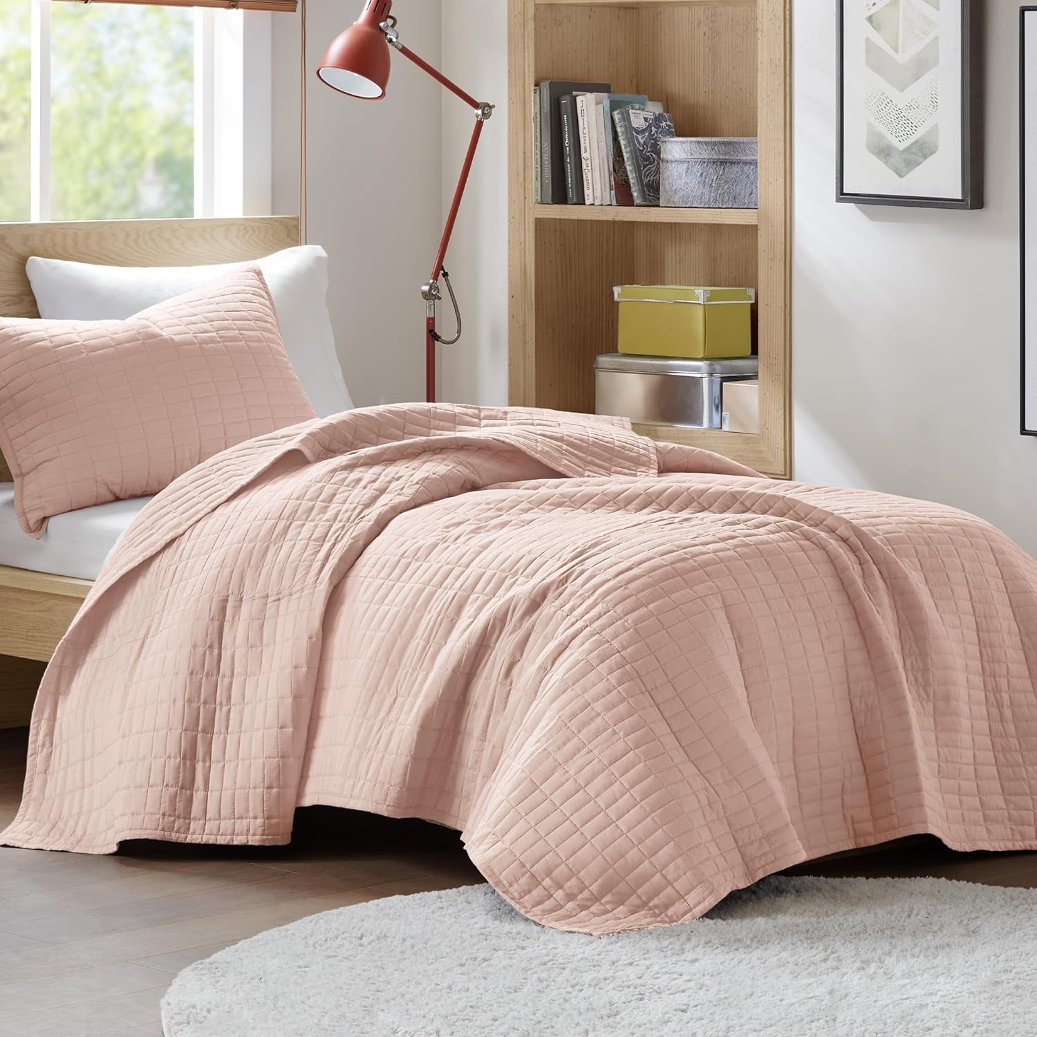 Ensemble de couette Kienna Comfort Spaces Couverture d'été de luxe à double point Literie légère et douce toute l'année Taie d'oreiller assortie Couverture blanche King Size (264,2 X 228,6 cm) Naty Shop Rouge Twin/Twin XL (66"X90") Quilts & Quilts