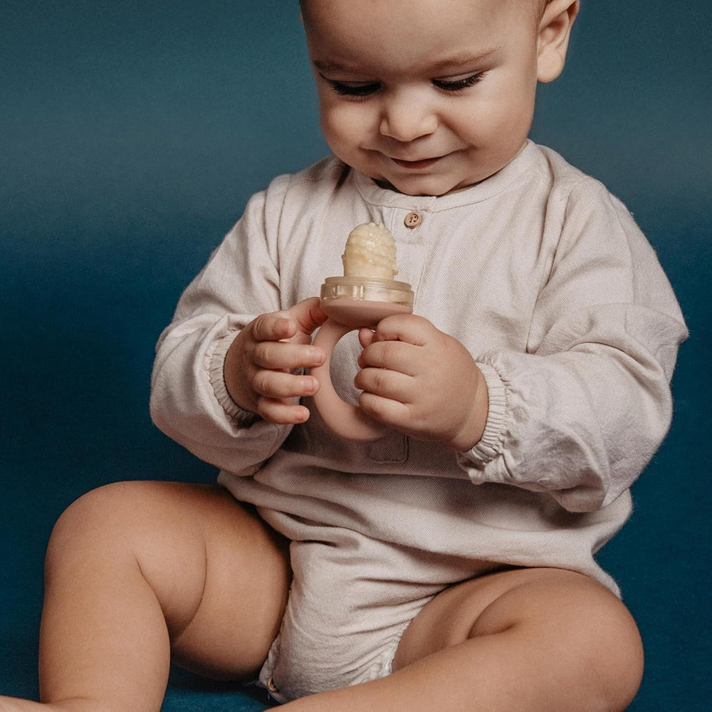 Suavinex Anneau de dentition pour bébé, anti-étouffement, qualité alimentaire, silicone, avec couvercle, facile à nettoyer, passe au lave-vaisselle et au congélateur, apaise les gencives, 6 mois et plus, rose