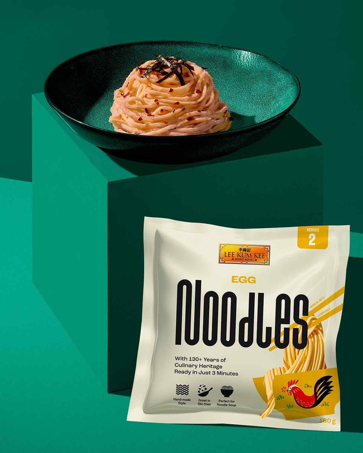 LEE KUM KEE Egg Noodles - Nouilles asiatiques aux œufs, les classiques des plats au wok et des soupes, nouilles semi-sèches, prêtes en 3 minutes, deux portions par paquet, multipack de 6 x 180 g