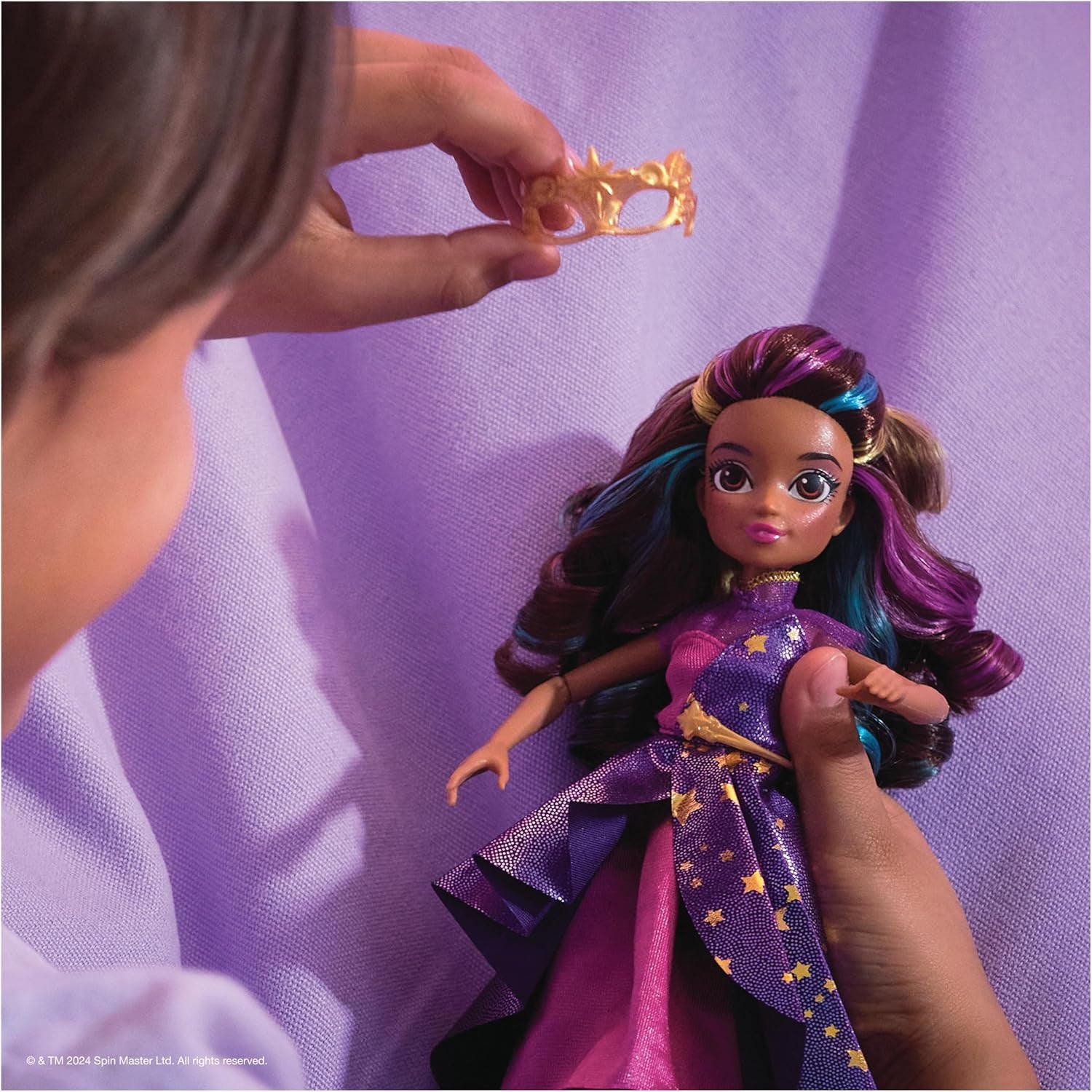 Bal masqué Deluxe Unicorn Academy - Poupée originale Sophia de la populaire série Netflix, 24 cm de hauteur, avec 2 tenues et accessoires, à partir de 4 ans