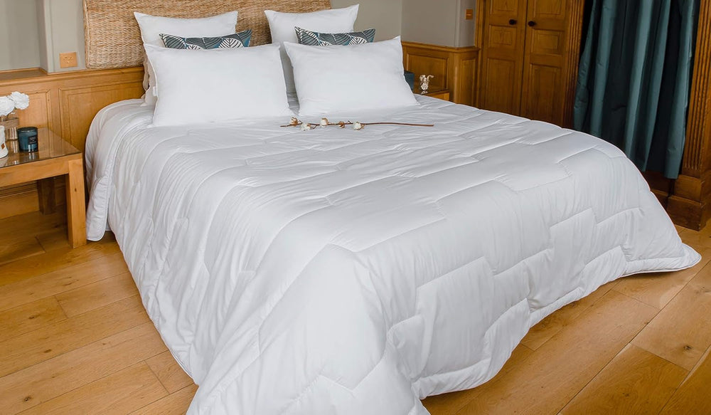 COLAS NORMAND Couette anti-acariens et antibactérienne, légère, 260 X 240 cm, effet longue durée, hygiène parfaite, microfibre, douce et confortable, lavable, blanc 53130250 Couettes et couettes Naty Shop