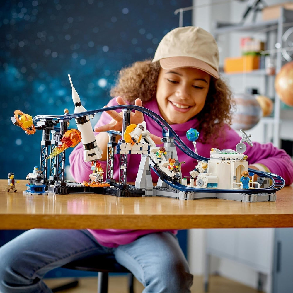 LEGO 31142 Creator Kit de jouets de montagnes russes spatiales 3 en 1 pour enfants avec chariots de travail, se transforme en tour à chute libre ou en carrousel avec des fusées et des briques lumineuses. Besuche an LEGO-Store