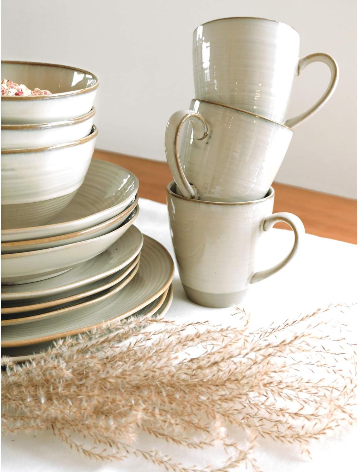 MÄSER 931818 Serie Nottingham Vintage Geschirr-Set Für 4 Personen, 12-Teiliges Frühstücksservice Mit Unregelmäßig Runden Formen Im Retro Look, Steinzeug, Beige Seturi vesela masa Naty Shop