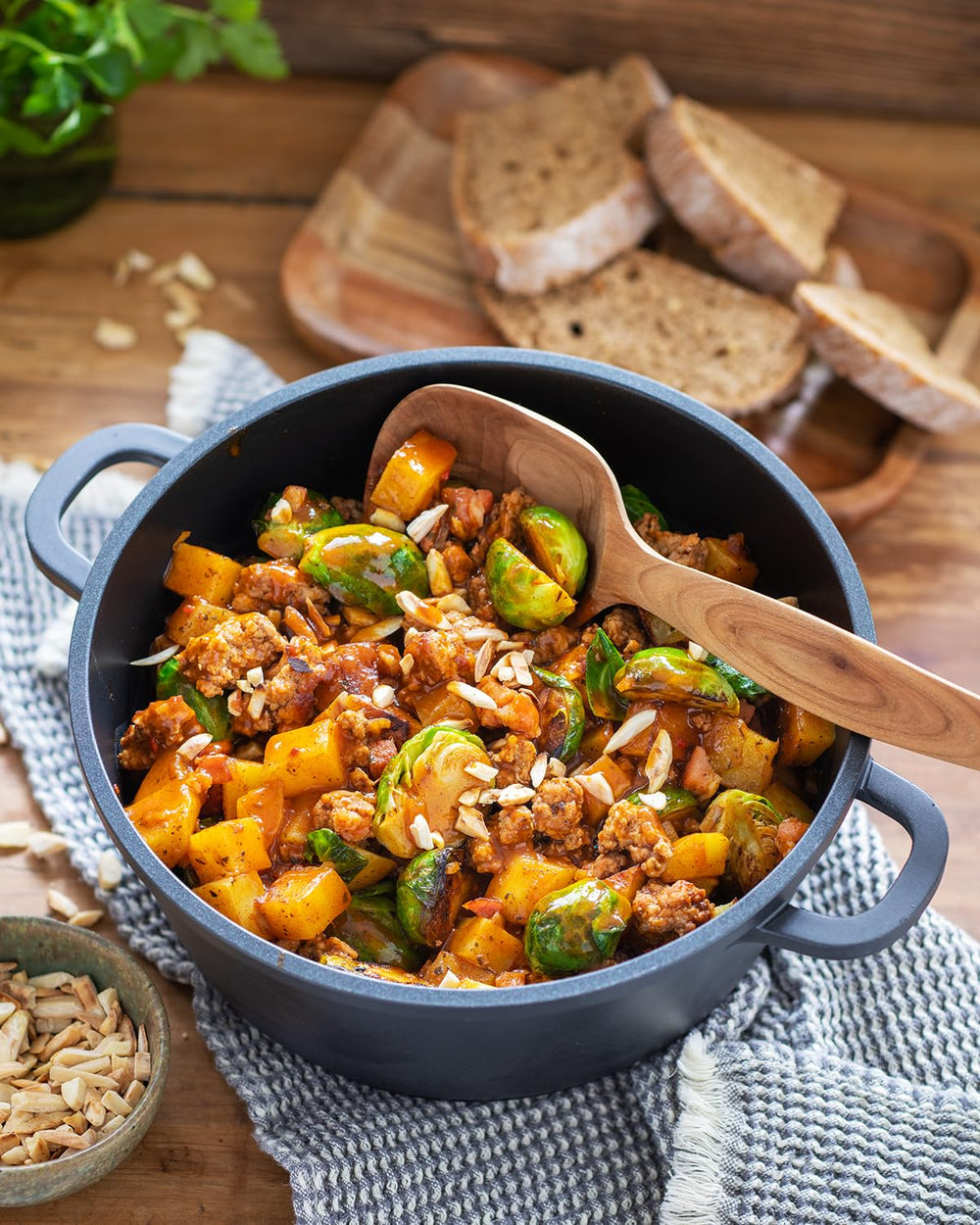 MAGGI Fix für Bauern-Topf mit Minkfleisch, Würzmischung, mit natural Ingredient*, for 2 Portionen, 1er Pack (1 x 39g )