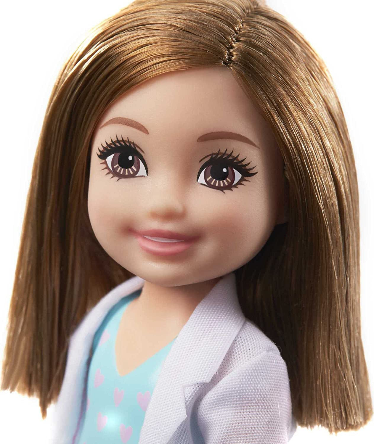 Barbie GTN88 - Poupée Chelsea Career Doctor avec tenue professionnelle et accessoires, jouet à partir de 3 ans