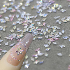 50pcs petits losanges de zircone paillettes pierres à ongles porte-clés couleurs mélangées strass scintillants breloques à ongles Mini losange cristaux à ongles diamant ongles strass breloques à ongles accessoires pour ongles Nail Art