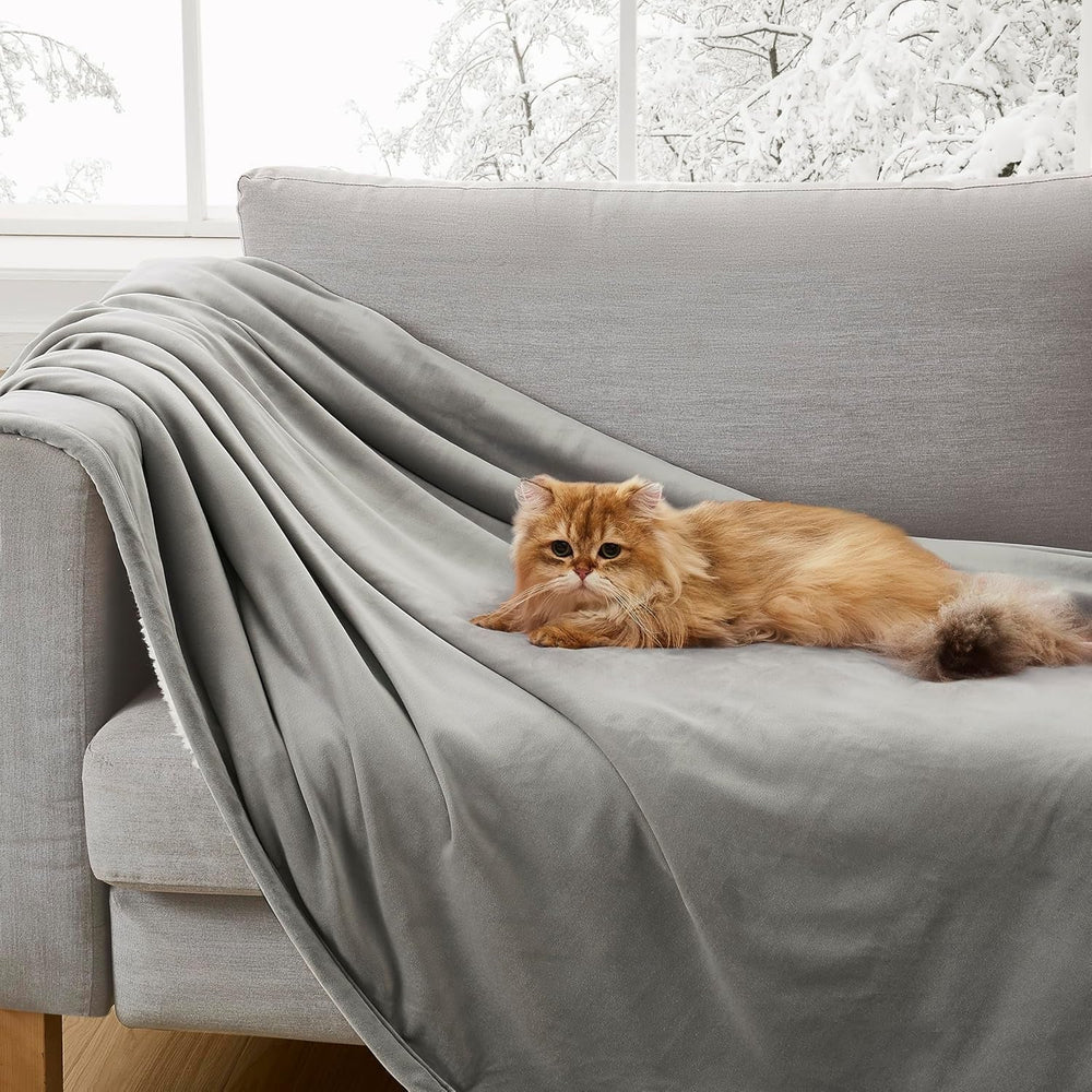 UGG 01465 Bliss Sherpa Couverture entièrement réversible pour canapé ou lit Lavable en machine Facile d'entretien Couverture de luxe surdimensionnée en peluche douce 178 x 127 cm Seal Naty Shop Couettes et couettes