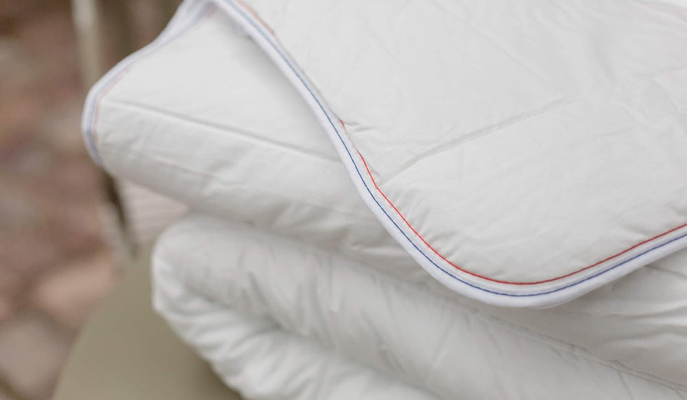 COLAS NORMAND Couette chaude, lavable à 95°C, 240 X 220 Cm, résistante, en microfibre, douce, soyeuse et confortable, fabriquée en France, blanc Couettes et couettes Naty Shop