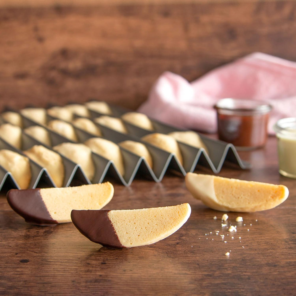 STÄDTER we love Baking Plaque à pâtisserie Wolfszahn, 37x33 cm, revêtement antiadhésif, sans PFAS, parfaitement adaptée à la plaque à pâtisserie Städter, résistante à des températures jusqu'à 230°C