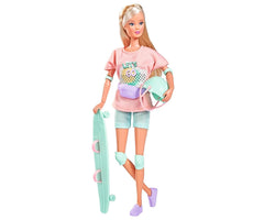 Simba 105733580 - Steffi Love Longboard Girl, Ankleidepuppe im coolen Outfit mit Skateboard, Schoner und Helm, mit Umhängetasche, 29cm Puppe, ab 3 Jahren