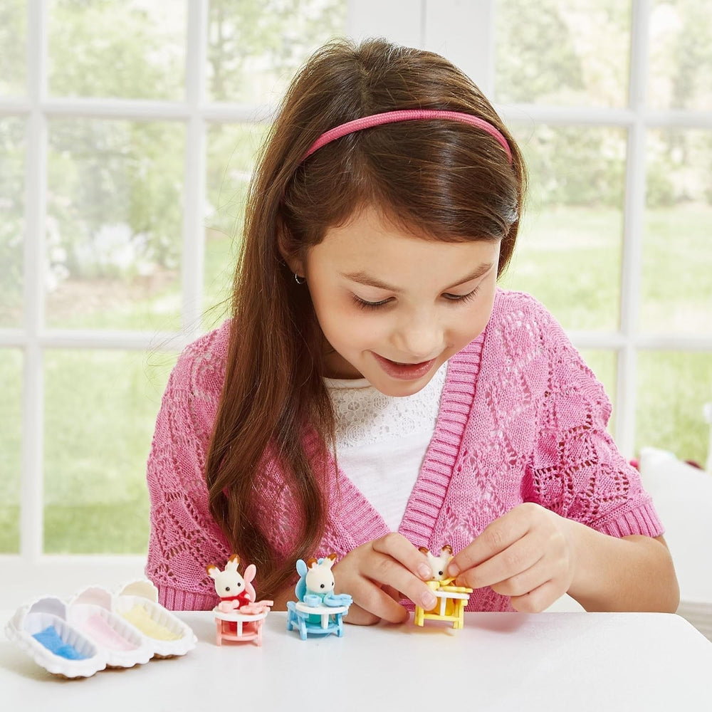 Sylvanian Families L5532 Kit de démarrage triplets - Ensemble de jeu pour maison de poupée Naty Shop Dolls