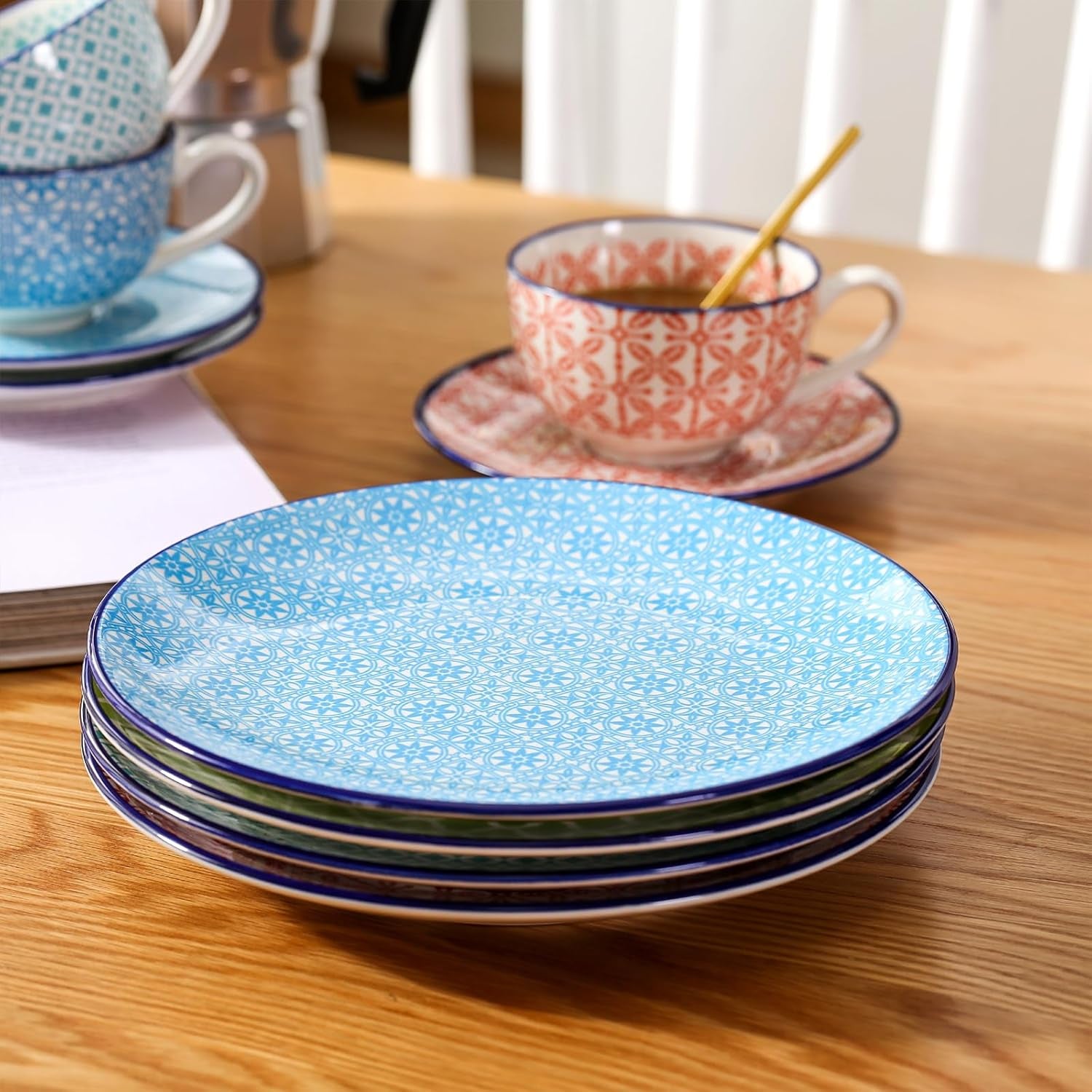 Vancasso Macaron Service à café en porcelaine, service à café coloré 12 pièces pour 4 à 12 personnes, ensemble de tasses, comprend des tasses à café, des soucoupes et des assiettes à dessert