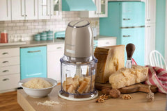 Ariete Vintage 438, Retro Elektrischer Gemüse- Und Ice-Crusher Mit 2 Geschwindigkeitsstufen, 4 Edelstahlklingen, Rutschfesten Standüßen, 600 Ml Fassungsvermögen, 400W, Beige Mother and Child Naty Shop