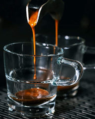 Espresso n°5 - Mélange Arabica de coffee858 (320g). Pur mélange d'Arabica du Brésil 45%, du Honduras 20%, du Guatemala 20% et d'Ethiopie 15%.