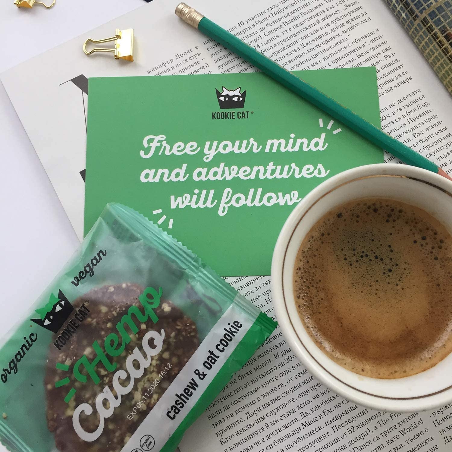 Graines de chanvre et cacao – Biscuits végétaliens aux noix de cajou et à l'avoine, emballés individuellement, sans gluten, sans soja, biologiques – 12 x 50 g Multipack