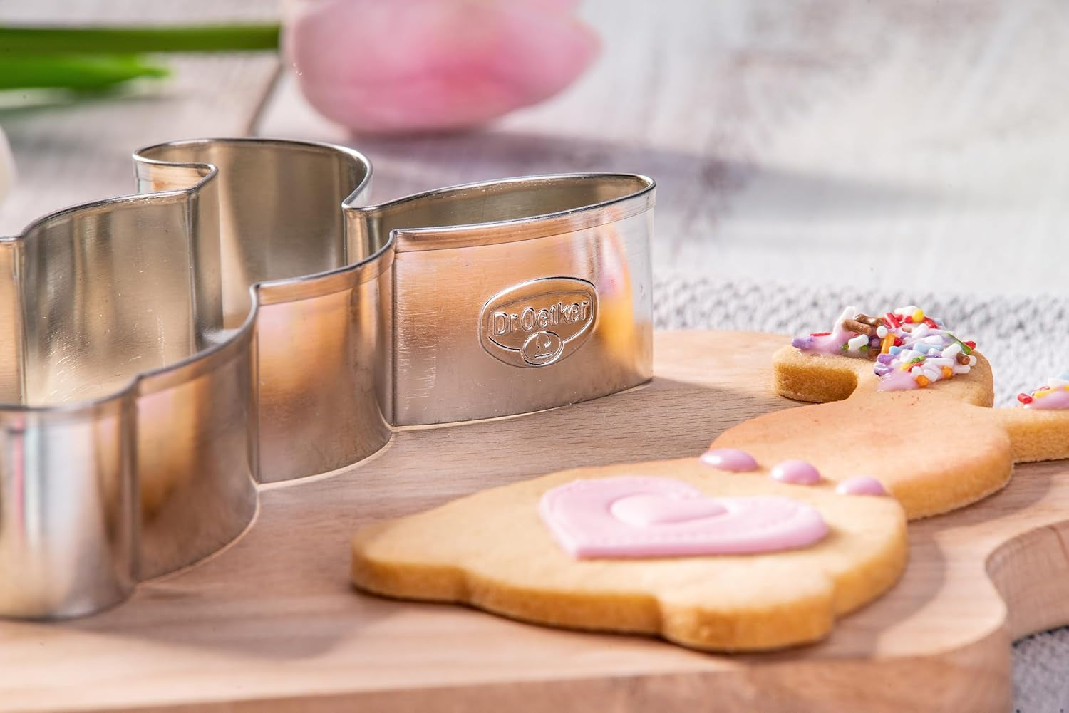 Dr. Oetker Moule à biscuits « Big Standing Rabbit », série Golden Easter, moule à biscuits et à biscuits (couleur : argent), quantité : 1 pièce