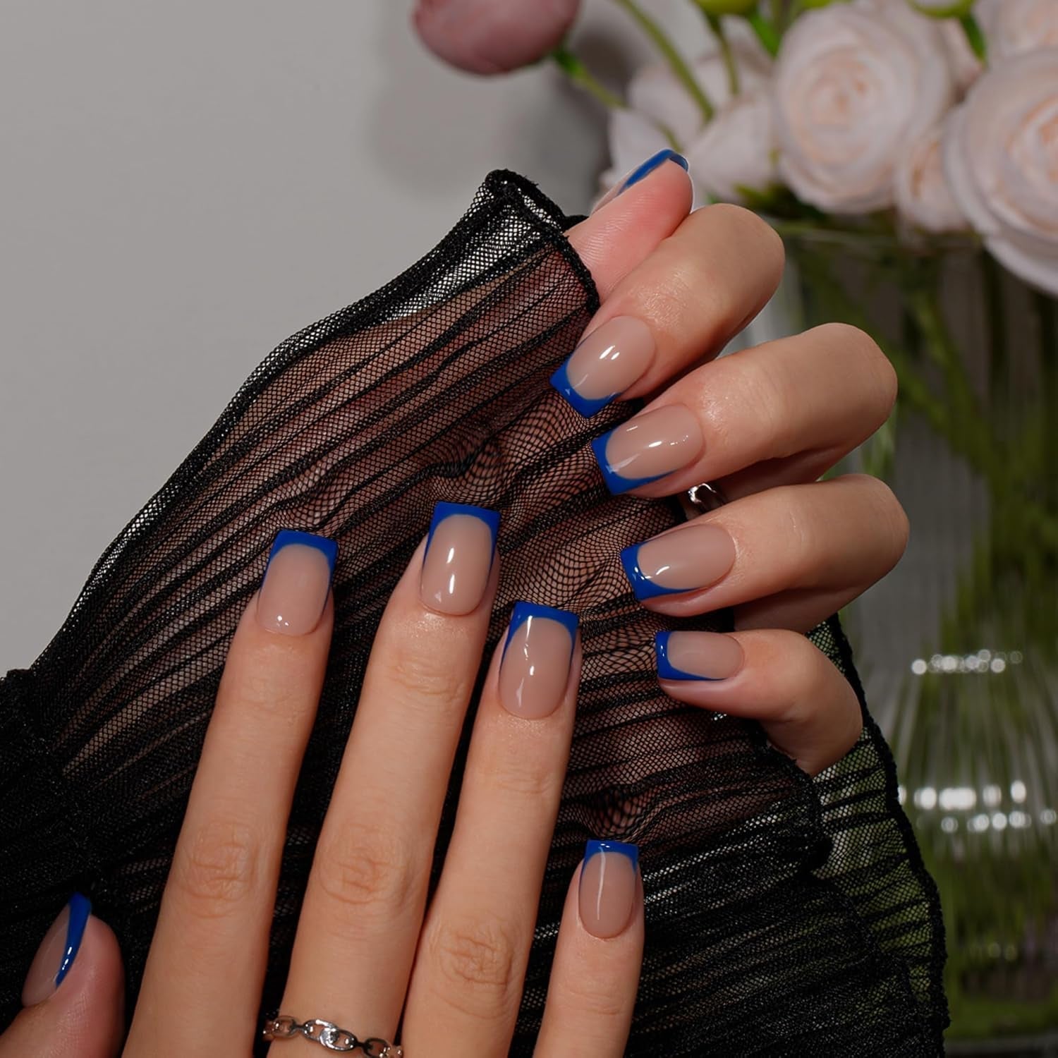 Faux ongles à pointe française courte – 30 pièces d'ongles noirs à coller sur des ongles carrés courts, faux ongles à pointe française avec colle, ensemble d'ongles artificiels carrés pour femme