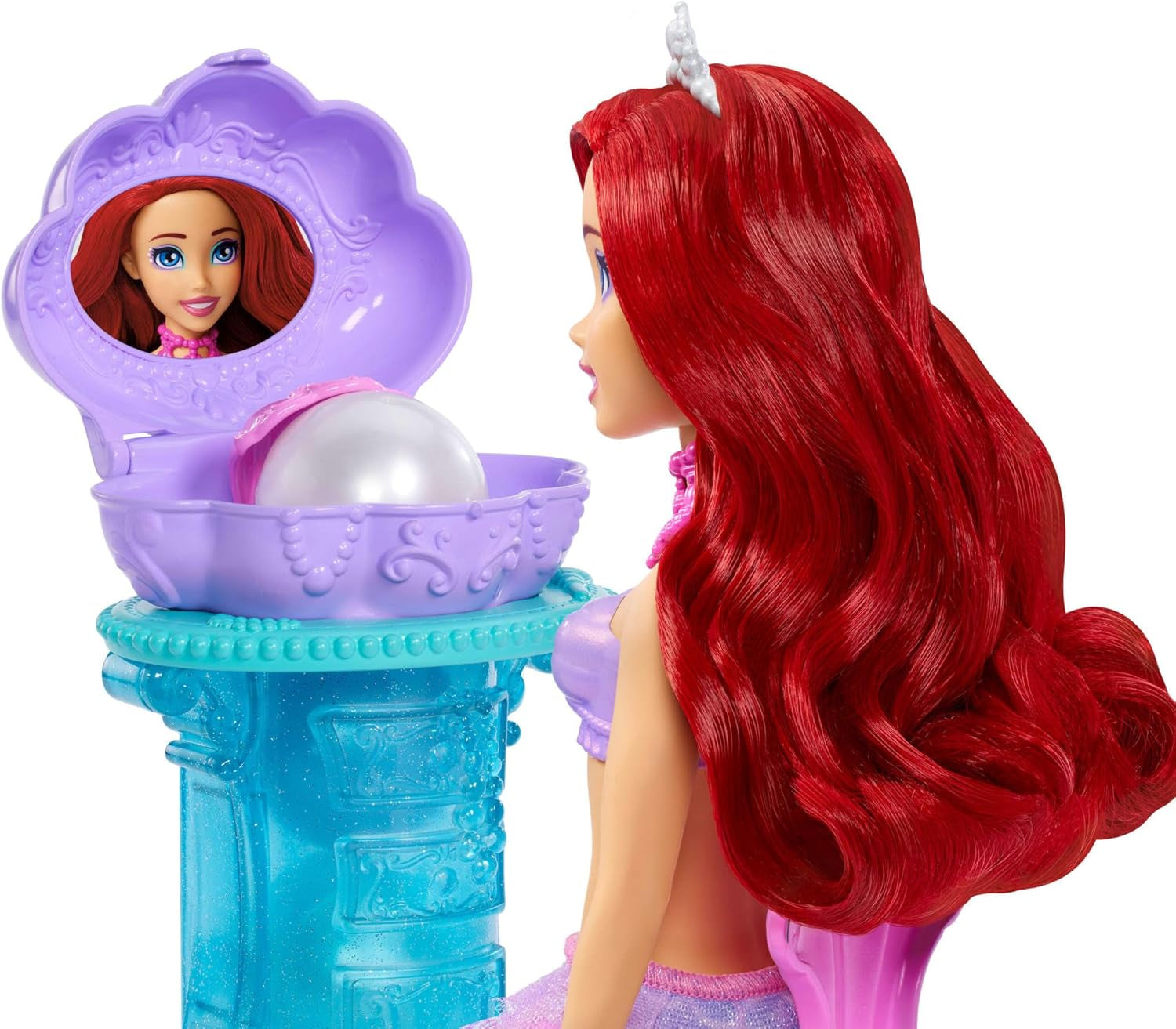 Mattel Disney Princess Toys, Make-up Shell Mermaid Arielle Fashion Doll cu coadă detașabilă, masă de machiaj cu 5 surprize pop-up repetabile și 5 accesorii, JBF86 Papusi Naty Shop