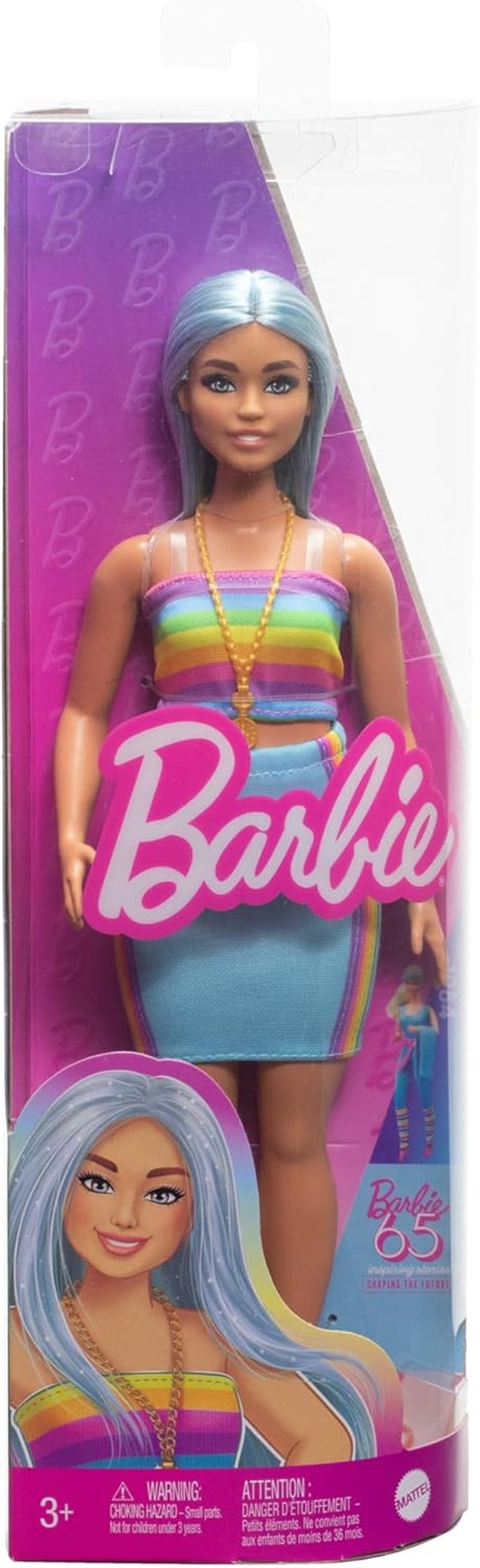 Poupée Barbie Fashionistas no. 218 avec de longs cheveux bleus, un chemisier arc-en-ciel et une jupe turquoise, poupée mannequin de collection du 65e anniversaire, HRH16