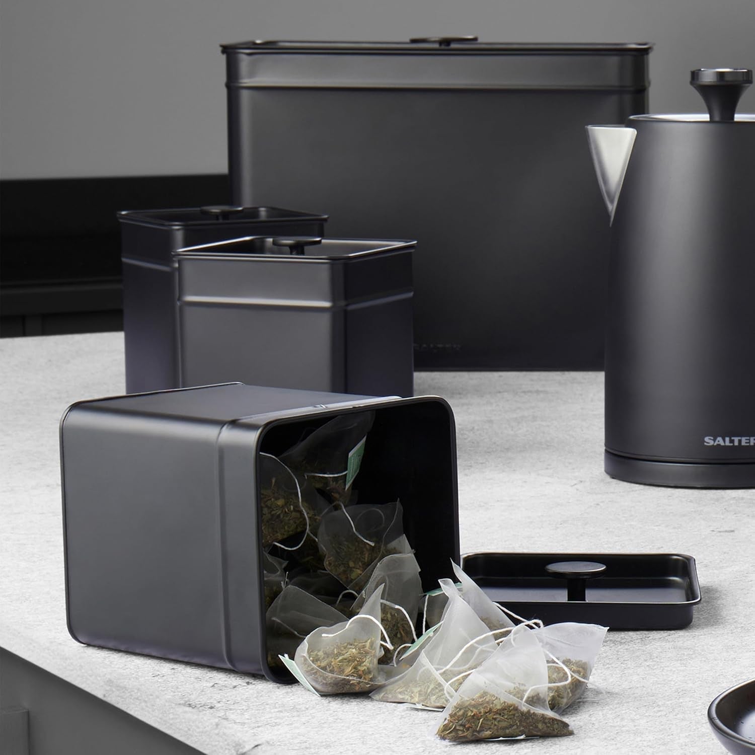 Salter BW12614EU7 Kuro Boîte de Rangement - 4 Récipients de Cuisine Pain/Thé/Café/Sucre Boîtes de Rangement Carrées Facile à Nettoyer Garder Les Aliments Frais Noir Boîtes de Rangement des Aliments Naty Shop