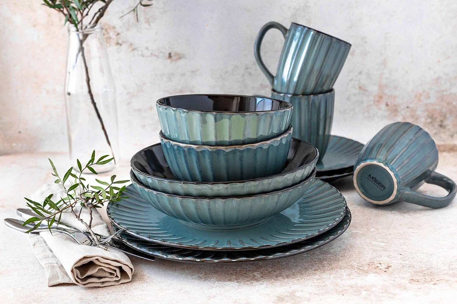 MÄSER 931964 Série Confino Service de table pour 4 personnes, look vintage moderne, ensemble combiné en céramique, 20 pièces, couleur essence avec accents noirs, carrelage