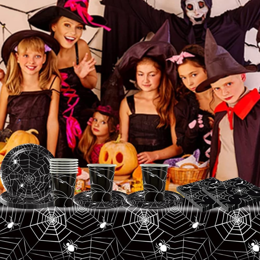 Ensemble de couverts en papier Halloween Spider de 49 pièces comprenant des assiettes, des serviettes, des verres et une nappe. Vaisselle noire avec assiettes à dessert, serviettes et verres.