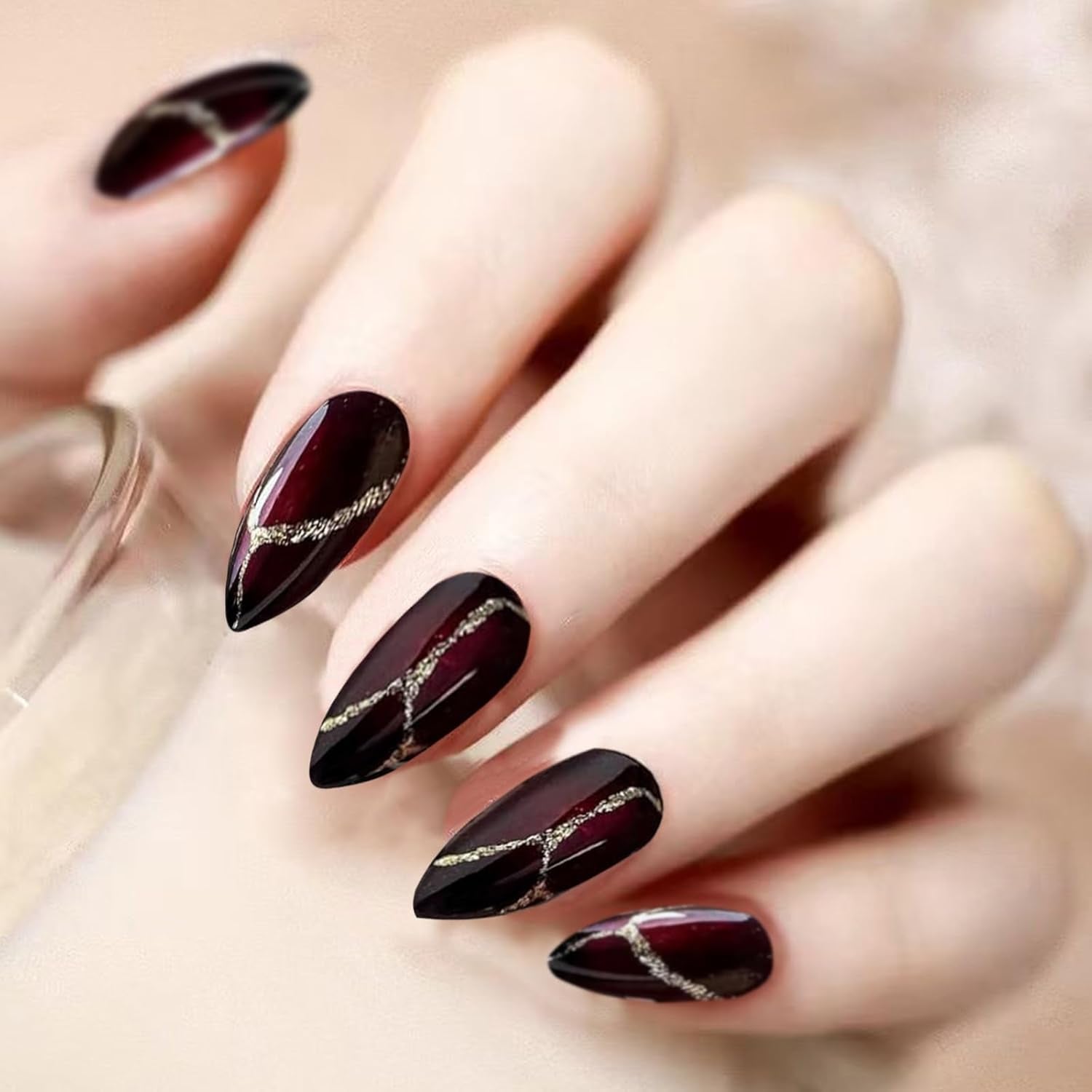 24 pièces faux ongles rouges et noirs colle sur faux ongles colle sur ongles pointes d'ongles en forme d'amande couverture complète faux ongles ensemble d'ongles à pression faux ongles rouges et noirs