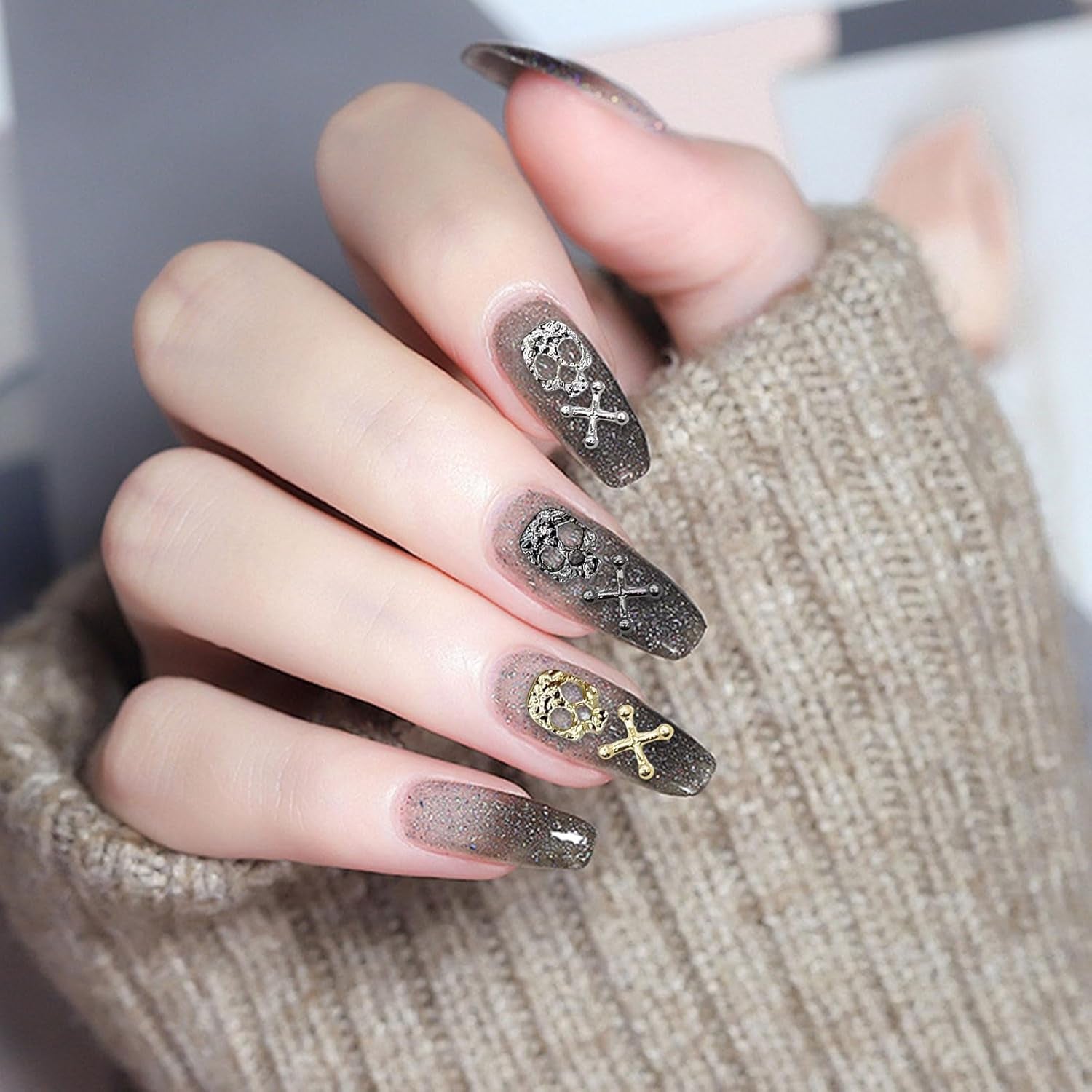 120pcs Croix Crâne Nail Art Décorations Ensemble Or Argent Métal Nail Art Charms Punk Alliage Nail Art Bijoux Pierres Étincelantes Accessoires