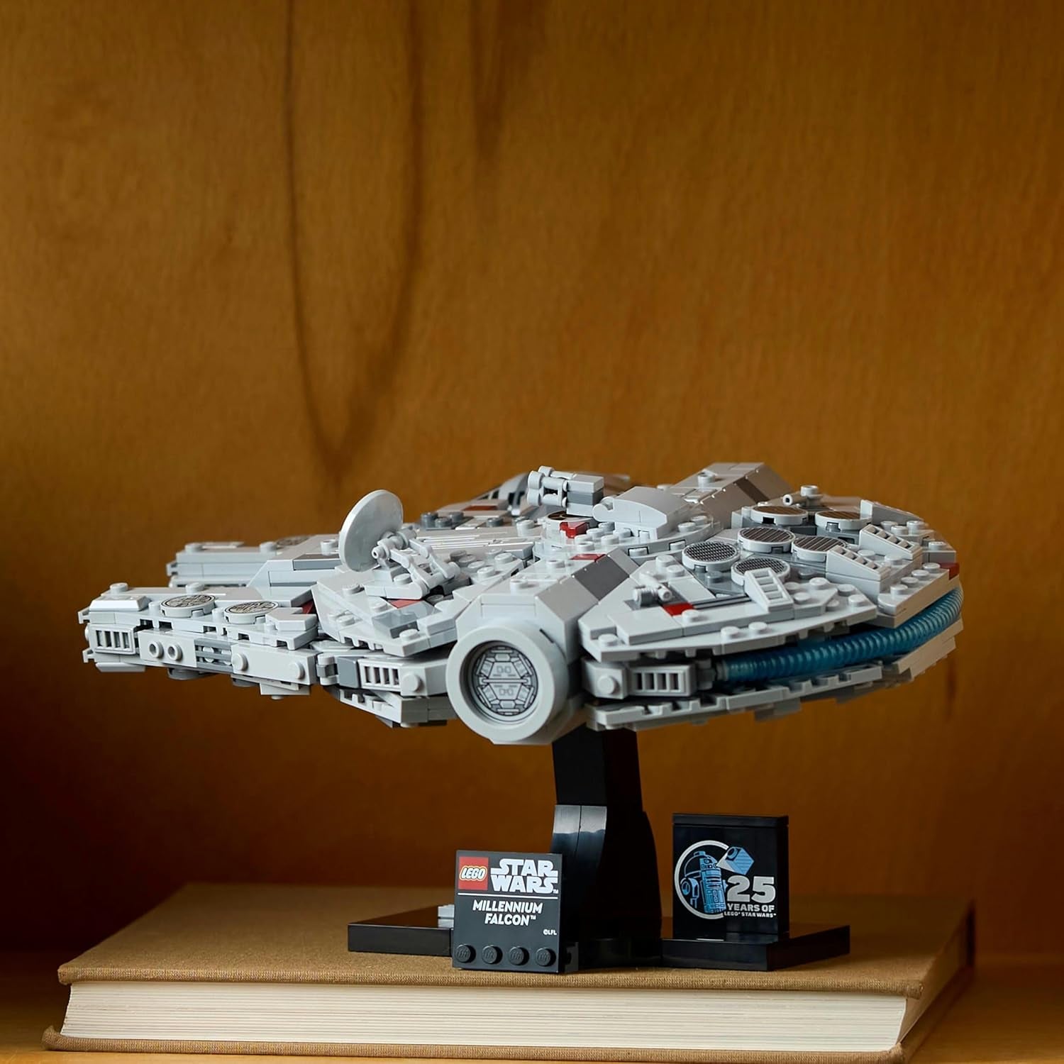 LEGO Star Wars Millennium Falcon 25e anniversaire pour adultes Vaisseau à construire Un nouvel espoir Kit de modèle de vaisseau spatial à collectionner Cadeaux pour hommes Femmes 75375 Jeux de construction Besuche den LEGO-Store