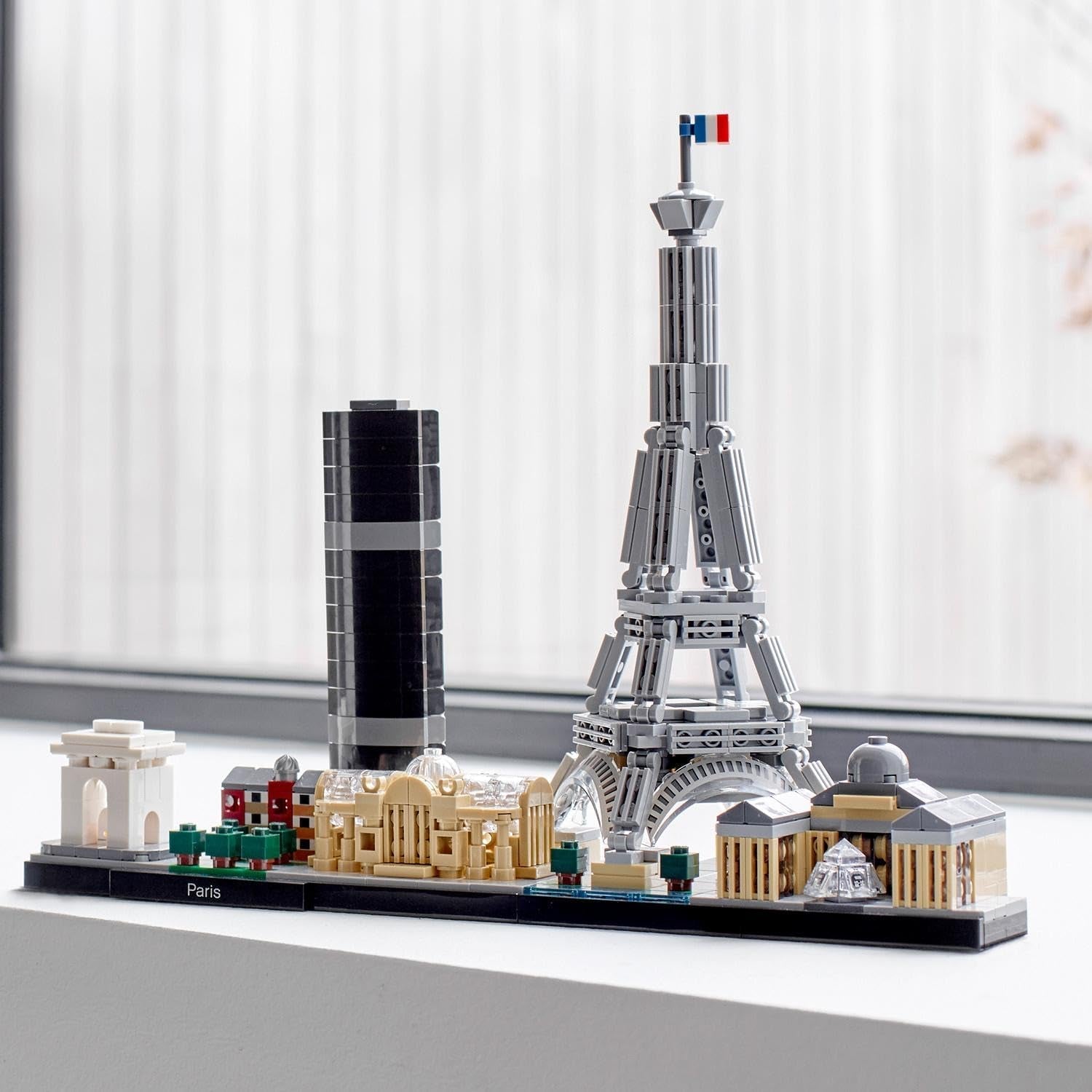 Kit de construction LEGO Architecture Paris, Tour Eiffel, Champs-Élysées et Louvre, collection Skyline, décorations pour la maison et le bureau, idées cadeaux pour collectionneurs, hommes et femmes 21044 Ensembles de construction Besuche den LEGO-Store