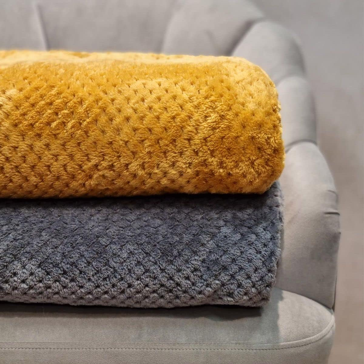 HOMLA Noah Couverture décorative douce - couverture confortable en fibre de polyester pour la maison couverture moelleuse pour canapé-lit - 150 X 200 cm motif grain de riz couleur moutarde Lits et couvertures Besuche den HOMLA-Store