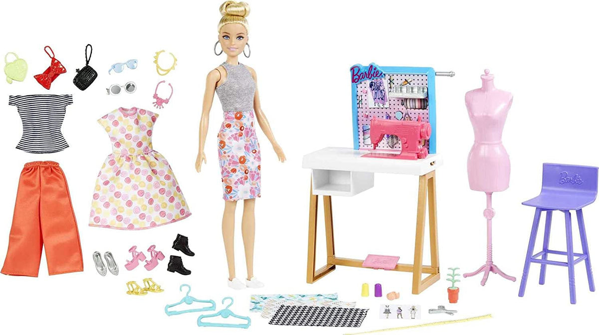 Barbie HDY90 - Poupée de créateur de mode (30,40 cm) et studio, 25+ accessoires de design et de mode, bureau design, chaise, machine à coudre, modèle en tissu, mannequin et plus, jouets à partir de 3 ans Naty Shop Dolls Titre par défaut