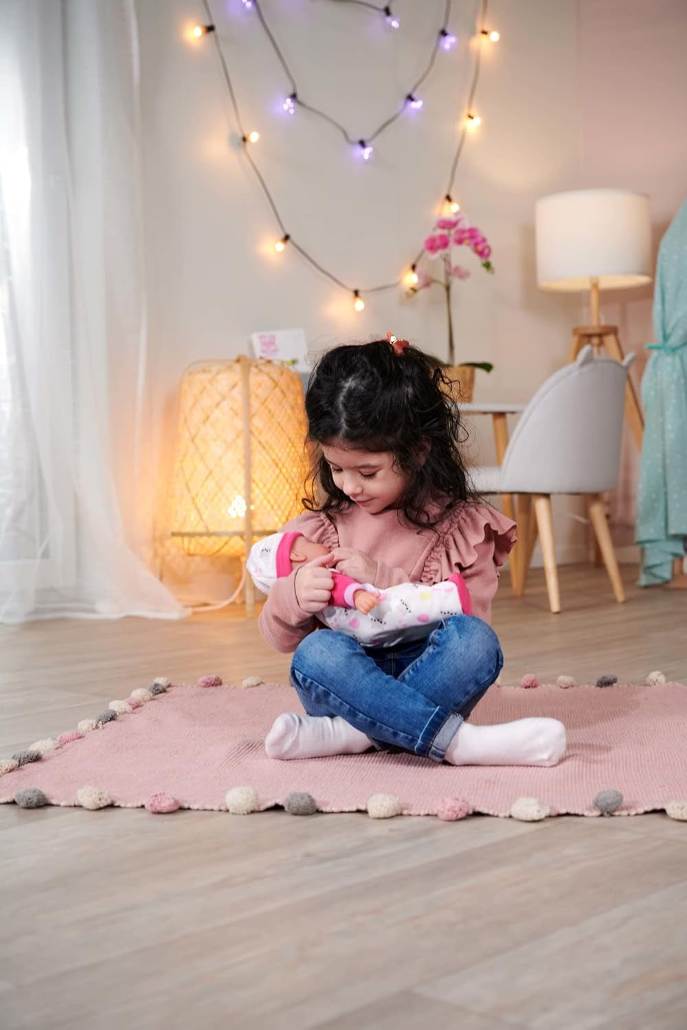 Simba 105140004 - Laura Cutie, poupée au corps doux et aux yeux endormis dans une jolie combinaison minou, 5 sons, 30 cm, à partir de 12 mois