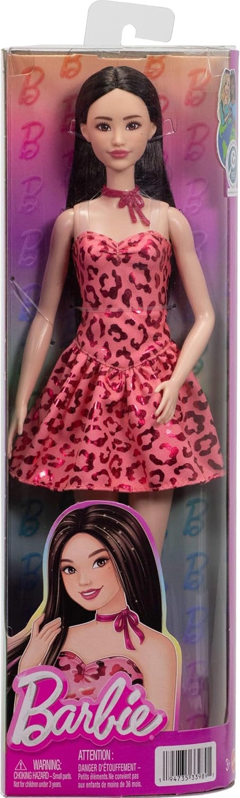Poupée Barbie Fashionistas no. 246 dans une robe bustier rose à imprimé léopard avec des cheveux noirs et des accessoires comme un collier à nœud et des bottes, JJN59
