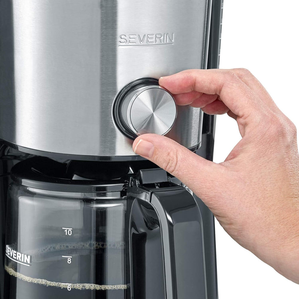 Machine à expresso SEVERIN "TypeSwitch" avec carafe en verre et minuterie, AromaSwitch pour choisir 2 options de préparation, horloge numérique avec fonction minuterie, pour jusqu'à 10 tasses, 1000W, acier inoxydable brossé-noir, KA 4826