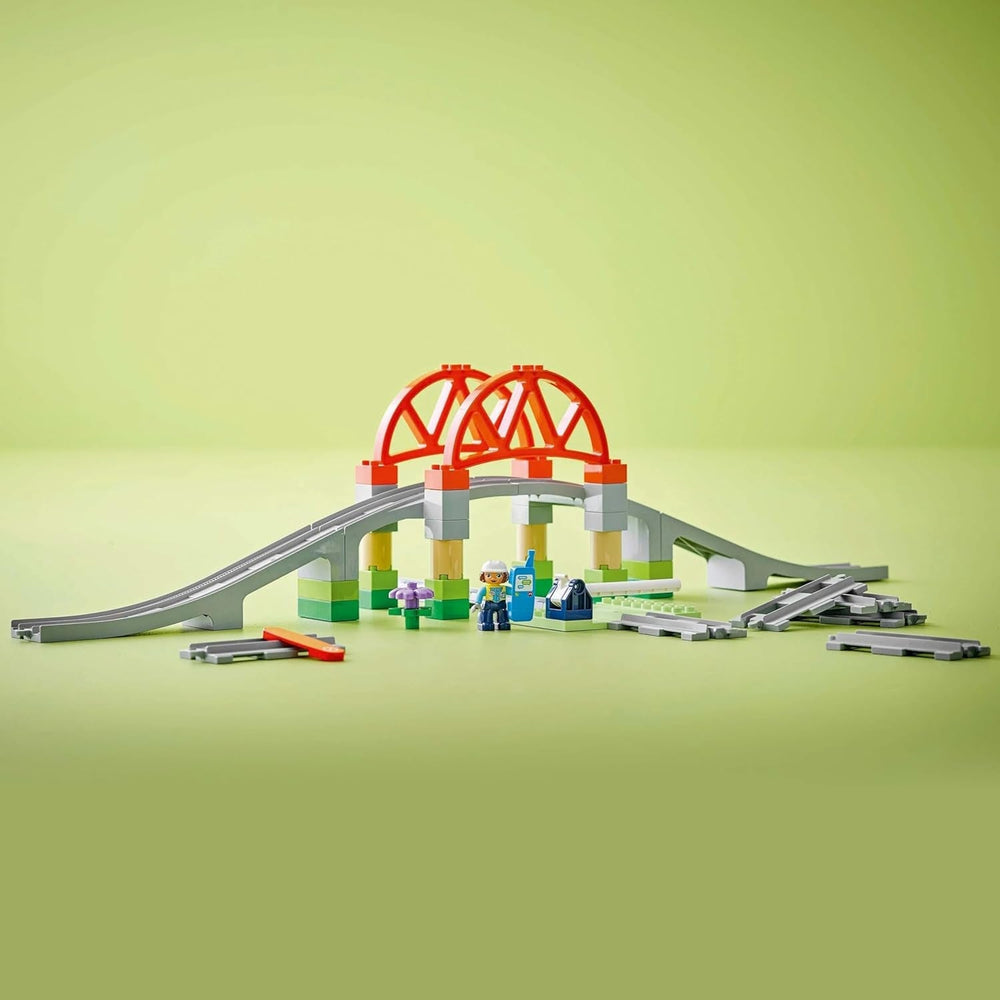 LEGO DUPLO Town Railway Bridge and Tracks - Ensemble d'extension, Cadeau pour les enfants à partir de 2 ans, Ensemble de construction et de reconstruction, Ensemble de développement préscolaire, Jouet éducatif 10426 Jeux de construction Besuche den LEGO-Store