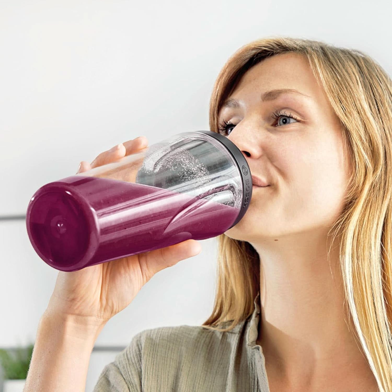 Bosch Mini-batteur sur socle Vitapower Serie 2 MMB2111S, Mélangeur à grande vitesse, Jusqu'à 40 000 tr/min, Tritan Togo-Flasche 0,6 L, Trinkdeckel, Bruchsicher, Spülmasch.Geeignete Teile, 450W, Silber/Schwarz Kitchen Naty Shop