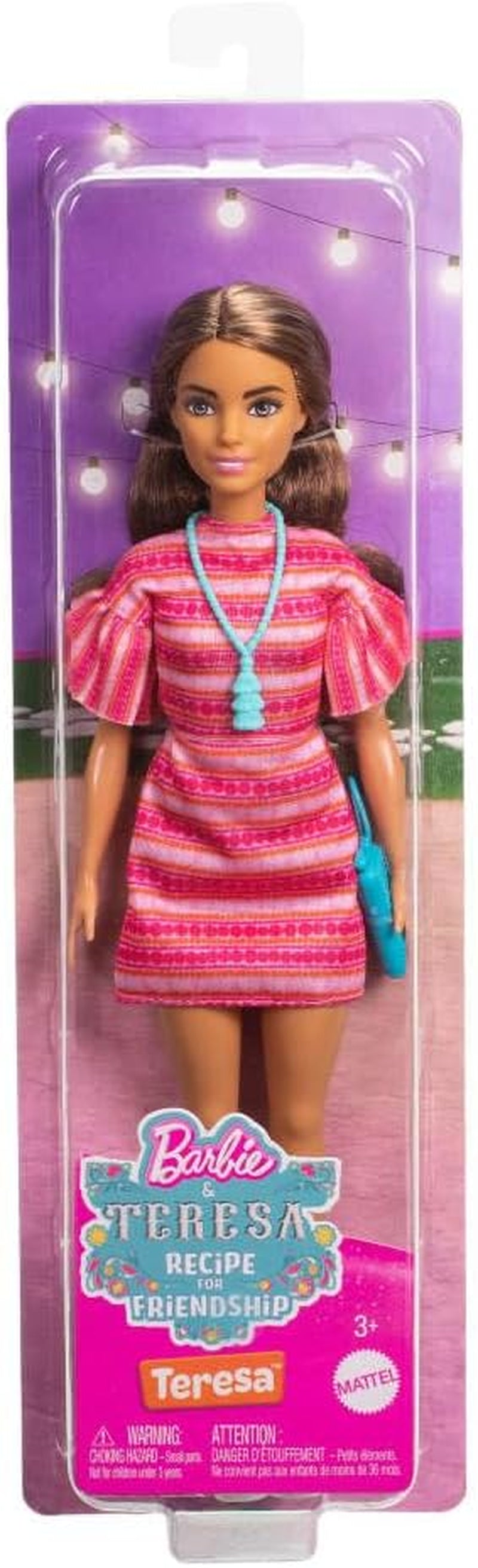 Barbie et Teresa reçus pour la poupée de mode Teresa avec une tenue unique pour un usage domestique et des accessoires, y compris un collier, JCT02