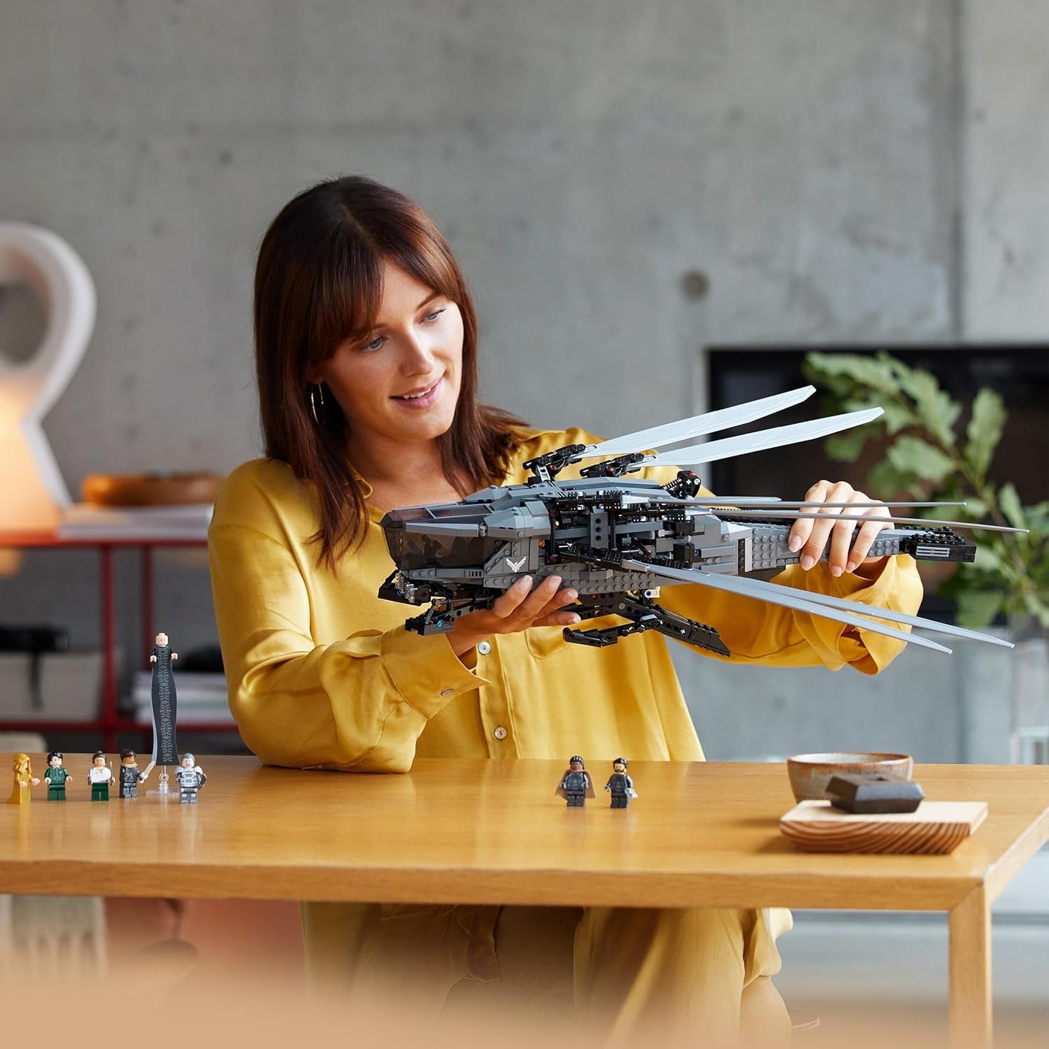 LEGO 10327 Icons Dune Atreides Royal Ornithopter, Set zum Sammeln für Erwachsene, Film-Geschenk für Männer, Frauen und Fans, Modell-Flugzeug mit 8 Figuren, darunter Paul Atreides und Baron Harkonnen
