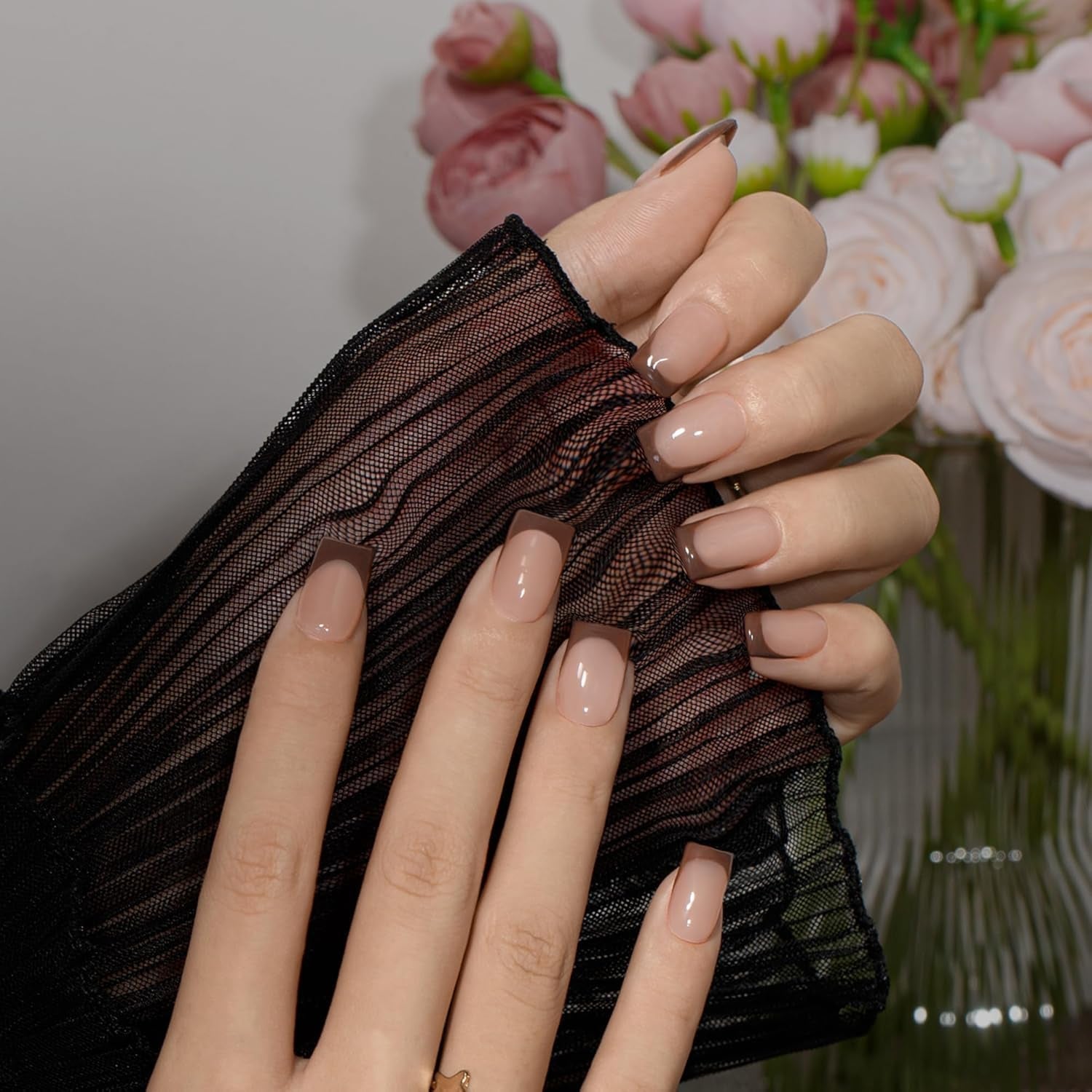 Faux ongles à pointe française courte – 30 pièces d'ongles noirs à coller sur des ongles carrés courts, faux ongles à pointe française avec colle, ensemble d'ongles artificiels carrés pour femme